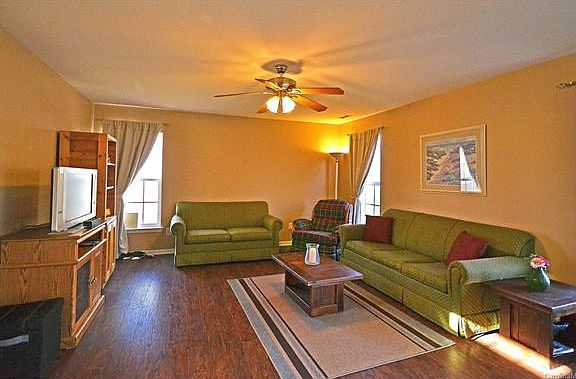 5th image of 8251 Chatsworth Dr