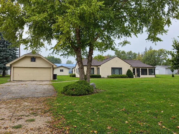 109 N 4th St, Mallard, IA 50562
