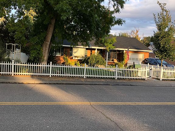 3rd image of 250 Linden Dr