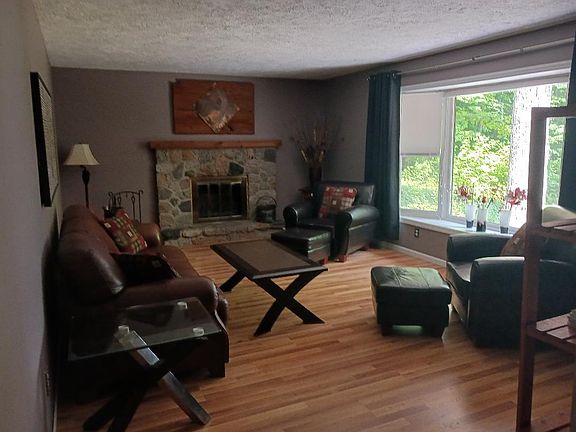4th image of 8222 S Watkins Ln