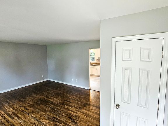 3rd image of 308 Doggett Dr