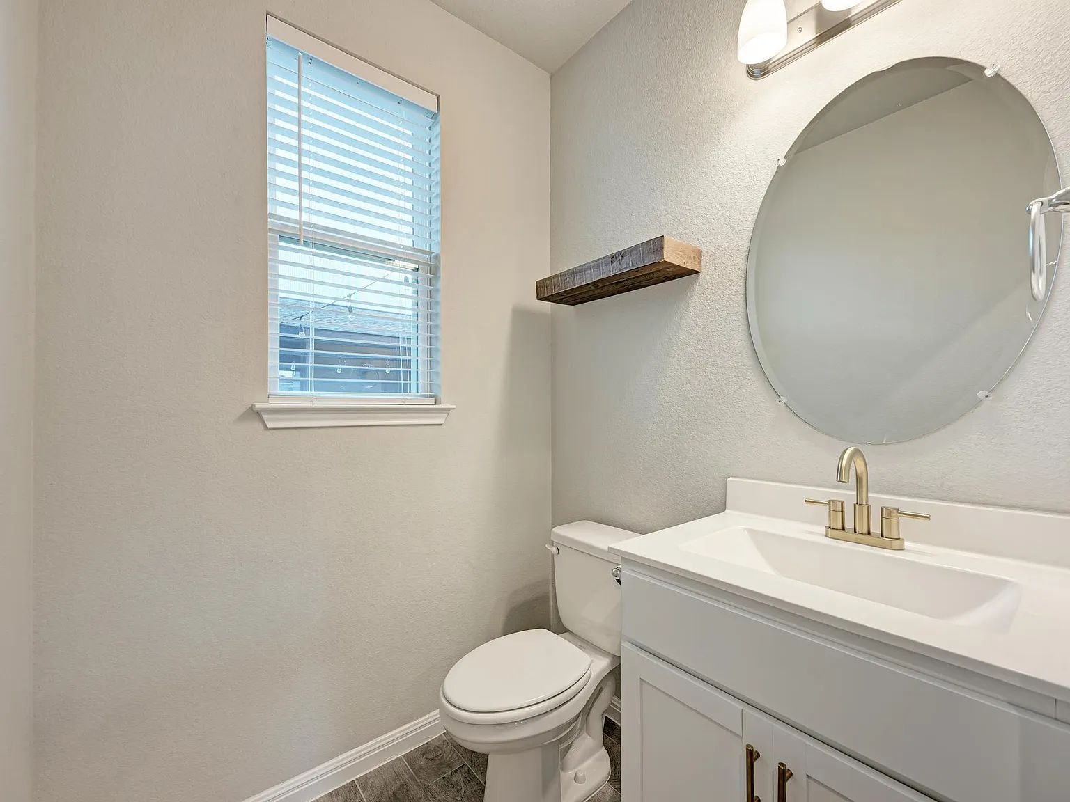 3 bed, 2.5 bath, 1831 sqft, $2,200 — Photo 4