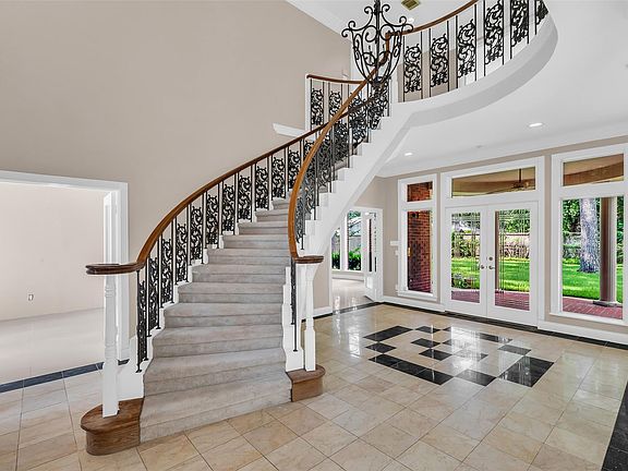 5th image of 15511 Oaklawn Park Dr