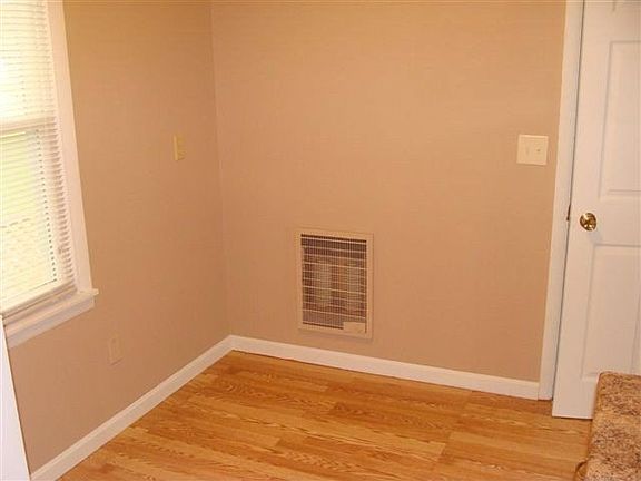 5th image of 211 Westwood St