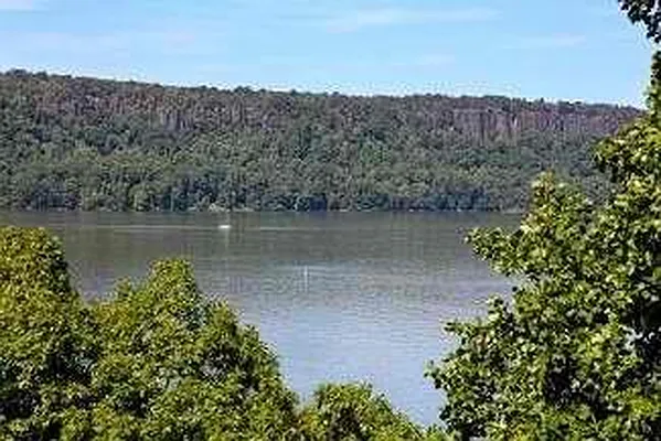 Sold by R New York | media 13