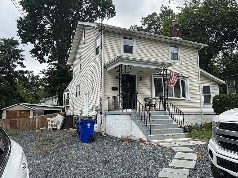 4905 Fox St — Photo 2