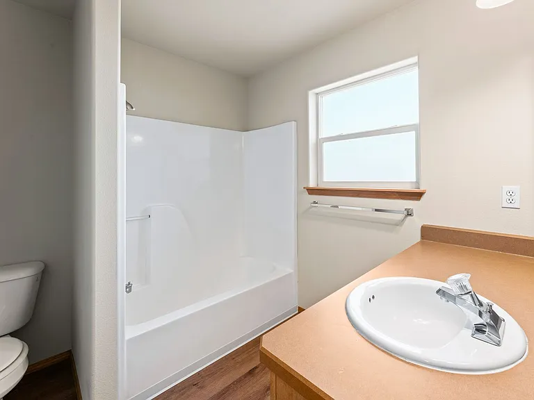 1560 SW Reindeer Ave — Photo 10