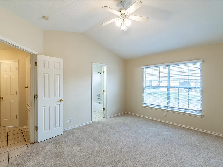 2604 Peach Tree Ln — Photo 11