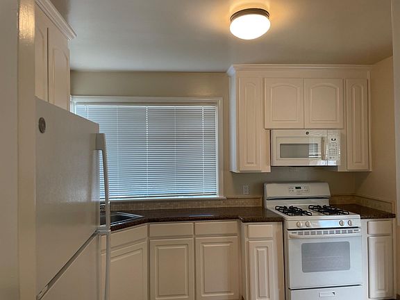 5th image of 458 Oak Ave