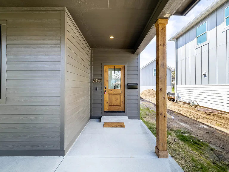 2020 Columbia Ave — Photo 3