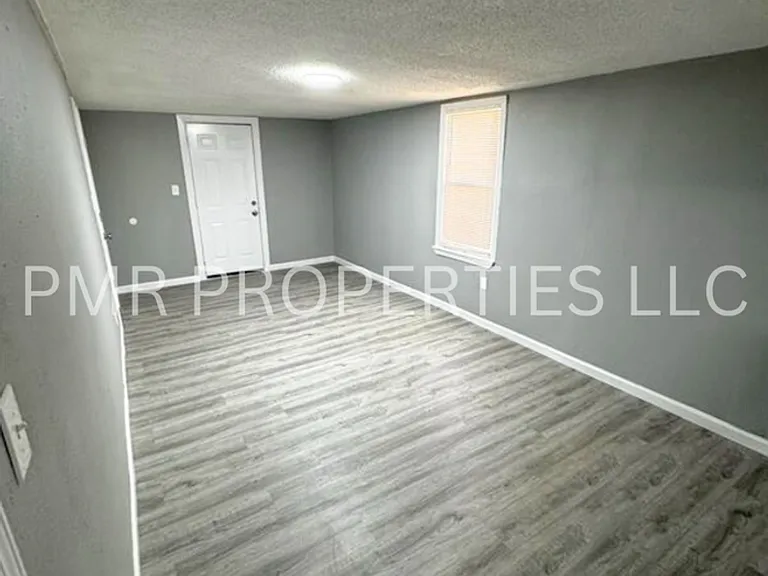1804 NW Kingsbury Ave — Photo 4