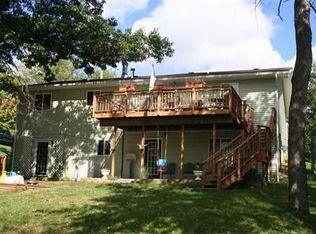 215 Peninsula Lake Dr, Highland, MI 48357