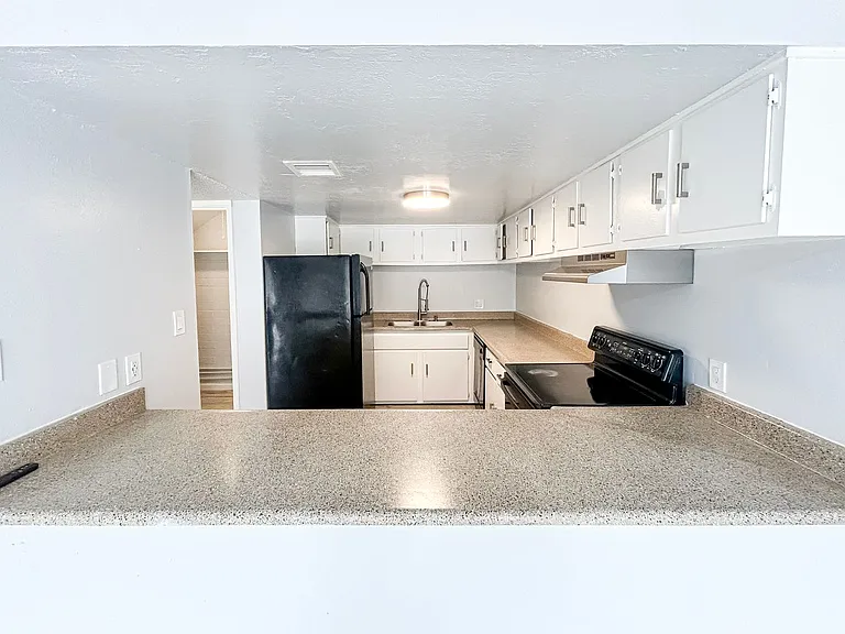 6802 N 17th Ave — Photo 17