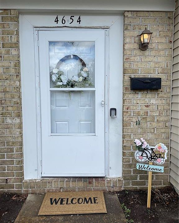 1st image of 4654 Greenwood Dr