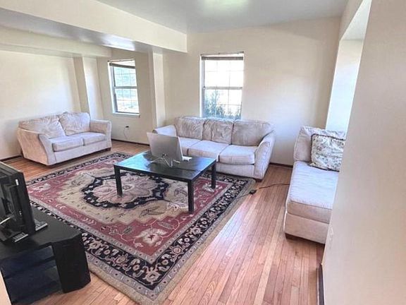 2nd image of 15030 Catalpa Ct