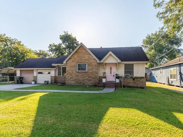 6438 Washington St, Groves, TX 77619