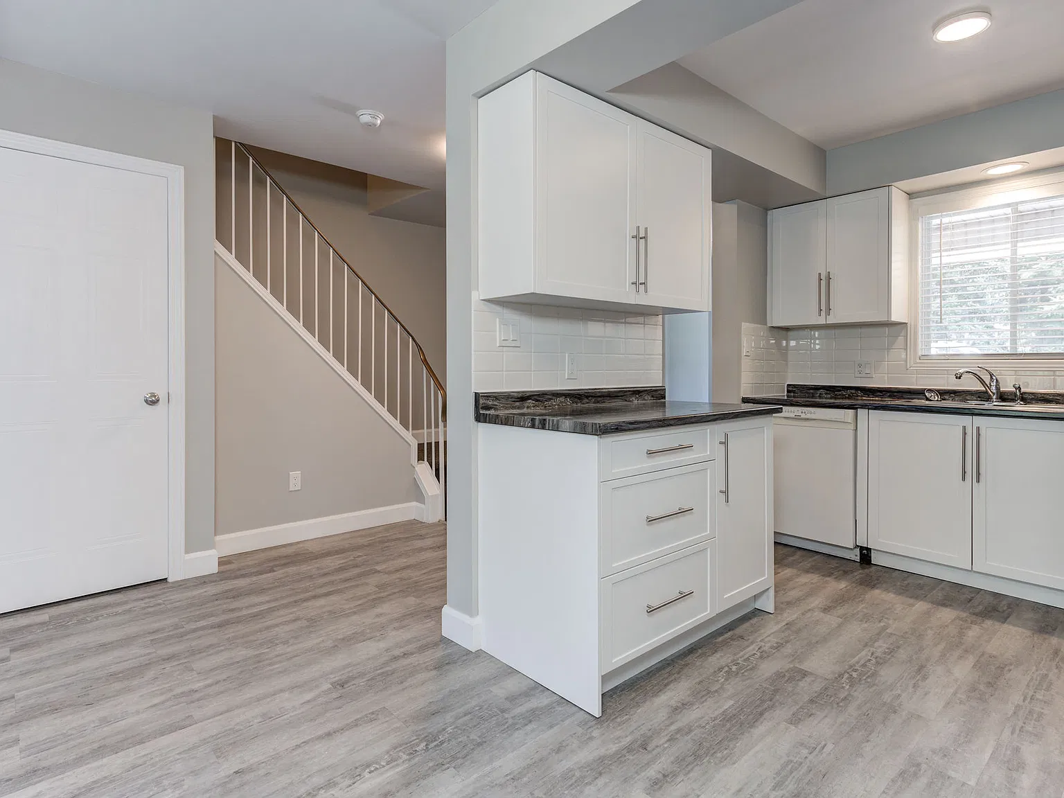 2 bed, 1.5 bath, 1000 sqft, $2,550 — Photo 3