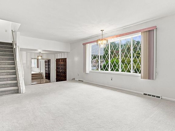 3rd image of 1351 Clover Ln