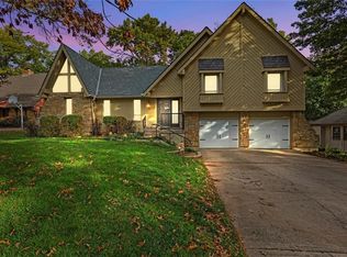 120 NW Teakwood St, Lees Summit, MO 64064