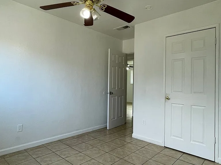 404 Lime Ave — Photo 6
