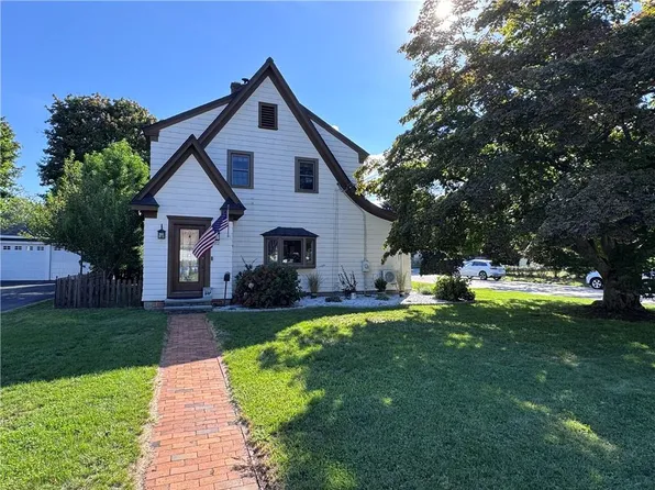 102 Hillard Ave, Warwick, RI 02886