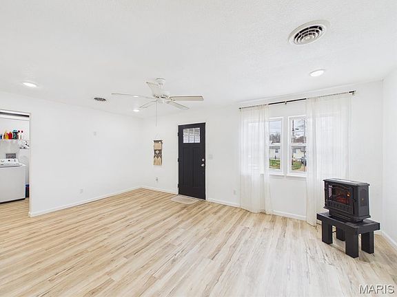 4th image of 205 N Waller St