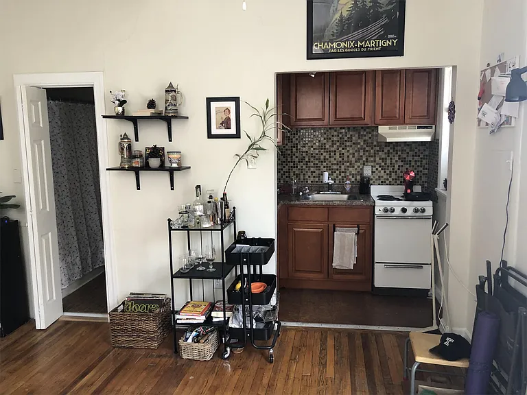 927 Pine St #302 — Photo 4