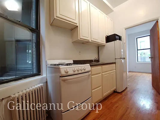 Rented by Lexington Real Estate Group | media 34