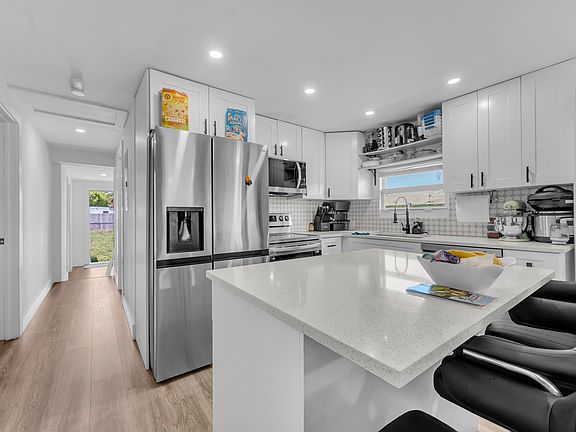 3rd image of 621 NW 15th Avenue