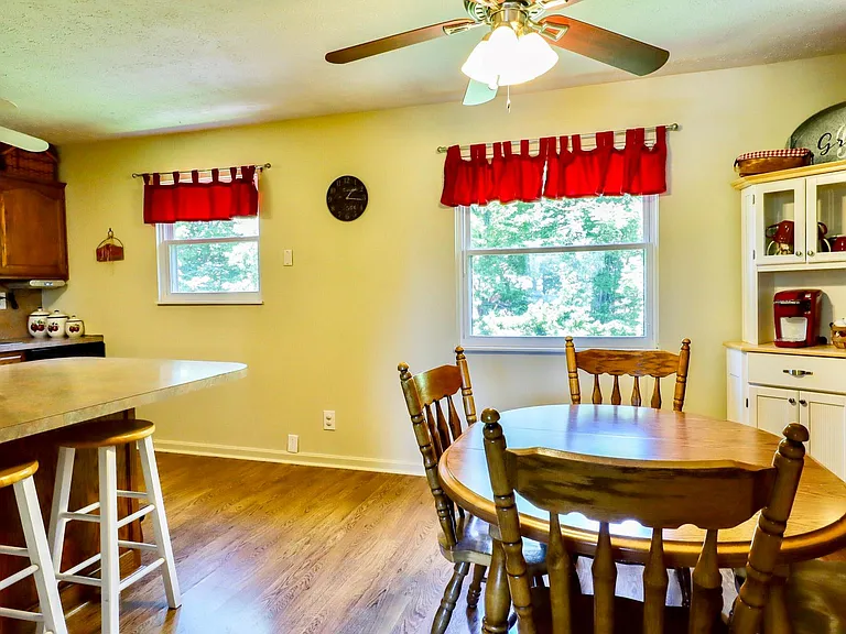 9711 Stanalouise Dr — Photo 10