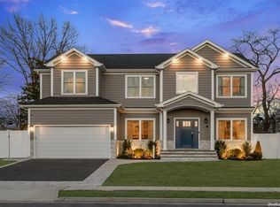 18 Preston Ln, Syosset, NY 11791