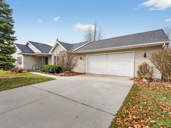 124 University Dr, Fond Du Lac, WI 54935