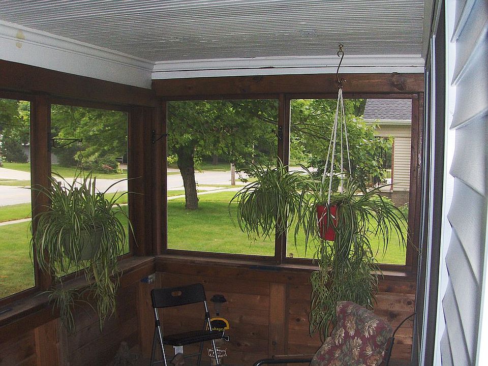 2nd image of 2913 Rainbow Dr