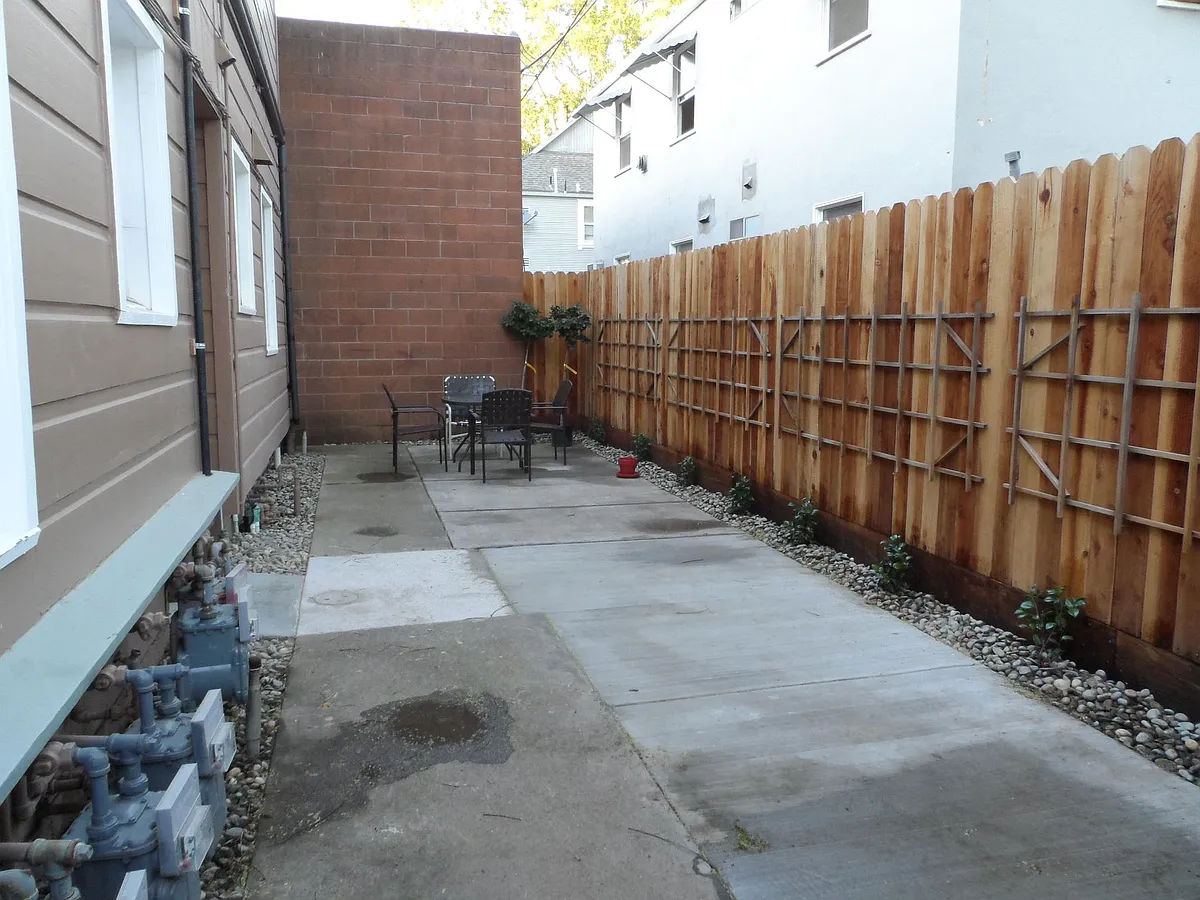 Building Photo - 415 18th St #1