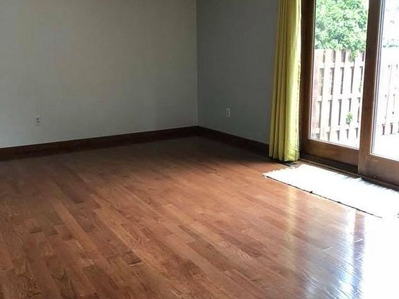 3rd image of 1297 Peppertree Dr