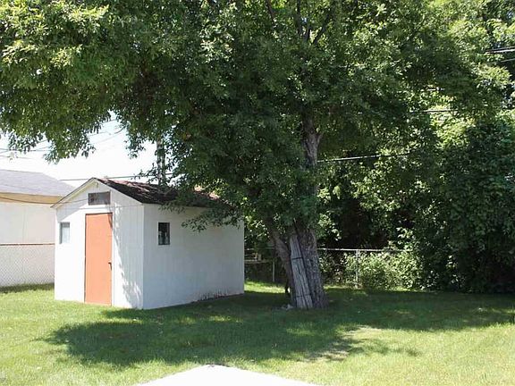 4th image of 30557 Groveland St
