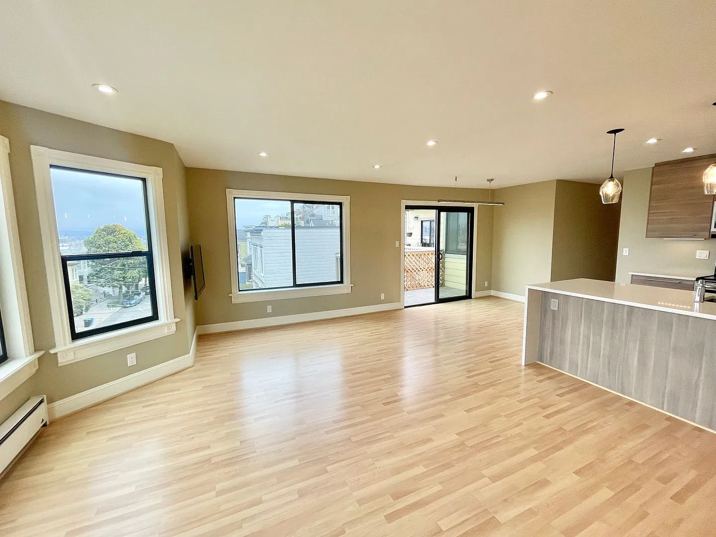 Eureka Valley / Dolores Hts. Luxury Condo W/Views, Deck, Parking A Must See! — Photo 2