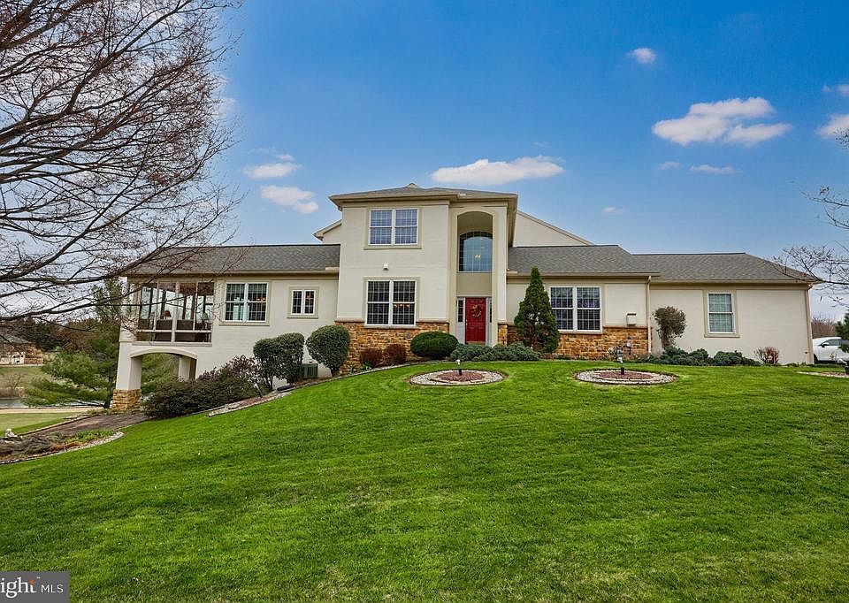 1st image of 100 Creekgate Ct