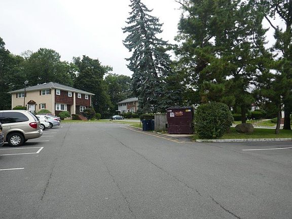 Exterior Neighborhood (street photo)