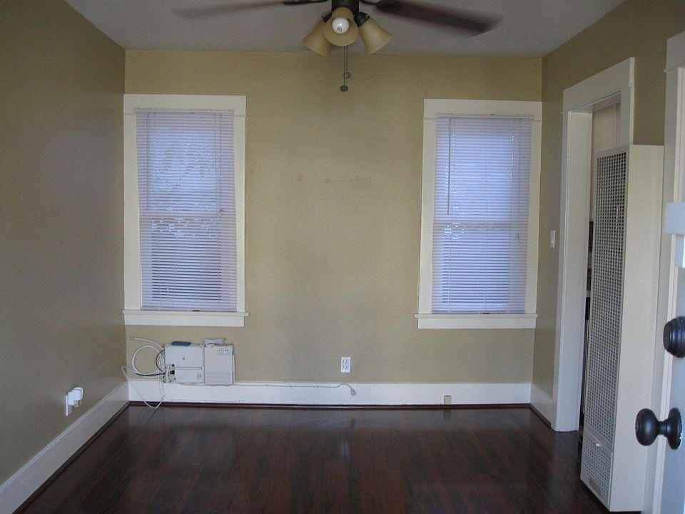 livingroom as you walk in