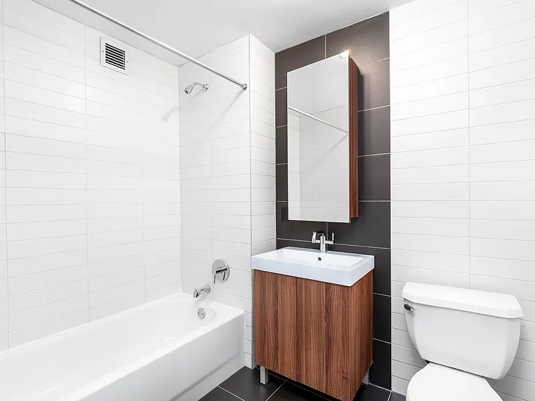 116 John St #1610 — Photo 4
