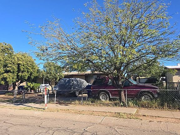 2nd image of 158 W Calle Antonia