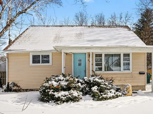 2928 Lafayette Cir, Lansing, MI 48906