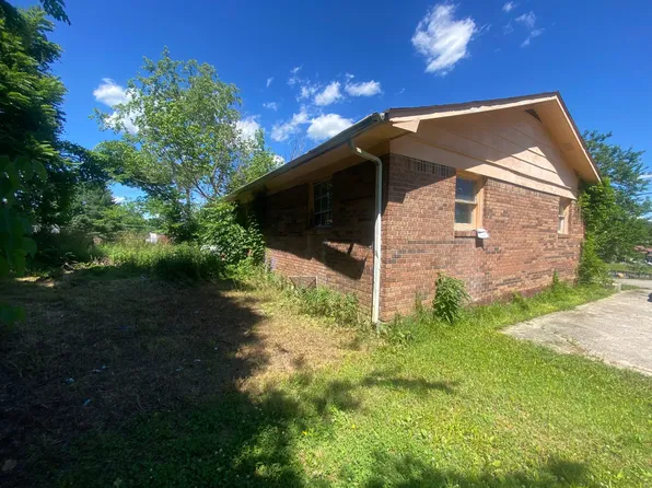 311 W Smith St, Burkesville, KY 42717