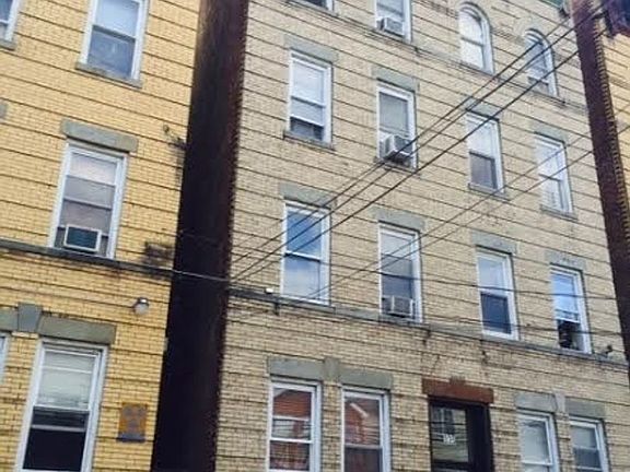 3rd image of 335 Randolph Ave #8