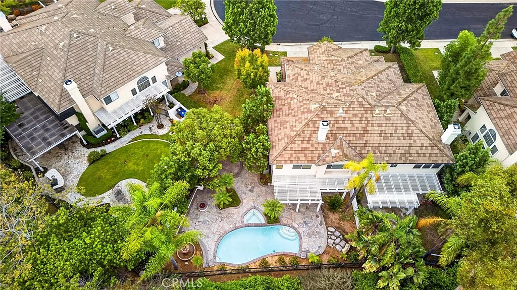 3 bed, 2.5 bath, 2271 sqft, $5,000 — Photo 2