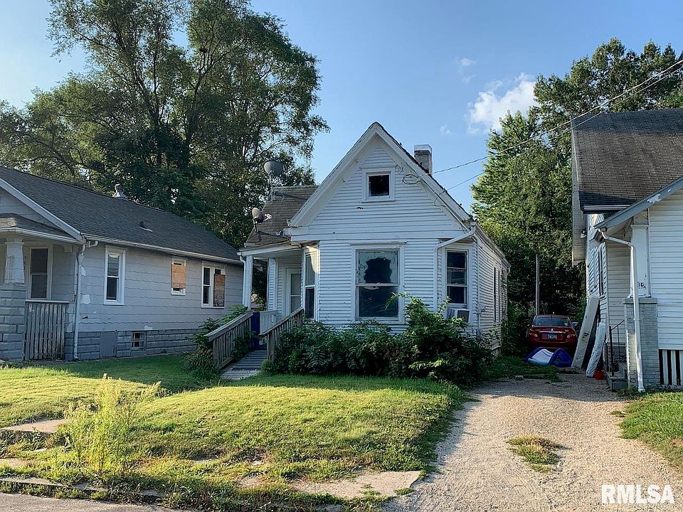 2nd image of 704 E Virginia Ave