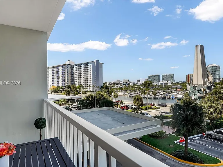 300 Bayview Dr #307 — Photo 14