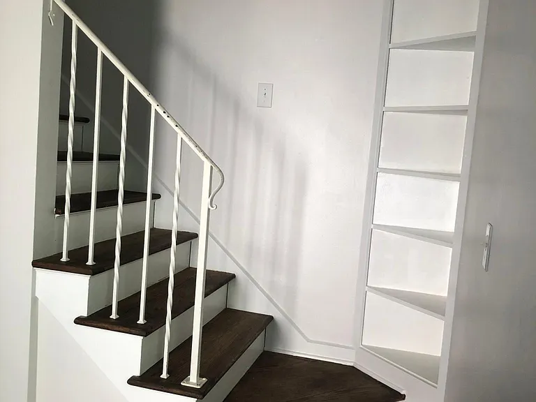 1890 Riverside Dr — Photo 5