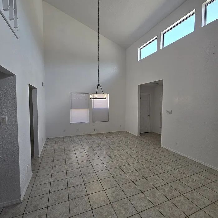 3 bed, 2.0 bath, 1465 sqft, $2,200 — Photo 3
